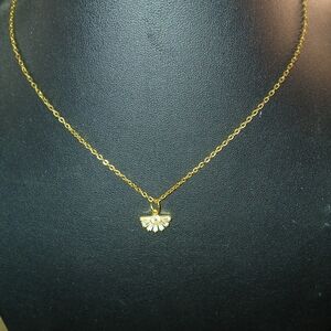 Elegant Gold Necklace with Pendant